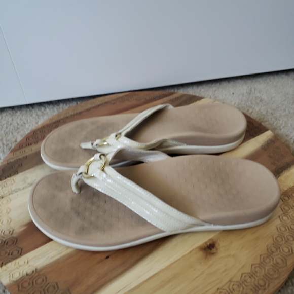Vionic Circle Sandals Toe Post Cream 10 - Picture 4 of 5